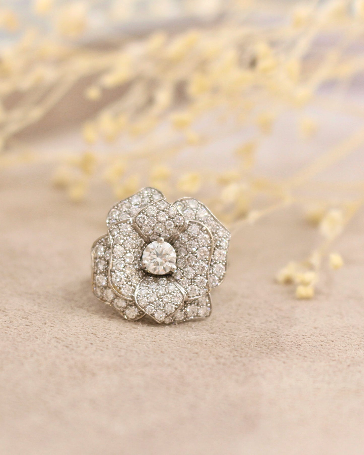 bague fleur sertie de diamants - or blanc 18k