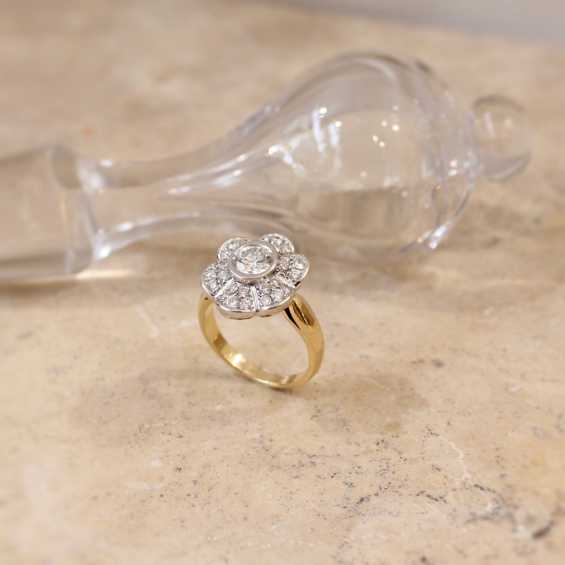 bague marguerite diamants 6 pétales-pierre centrale de 0,80 carat