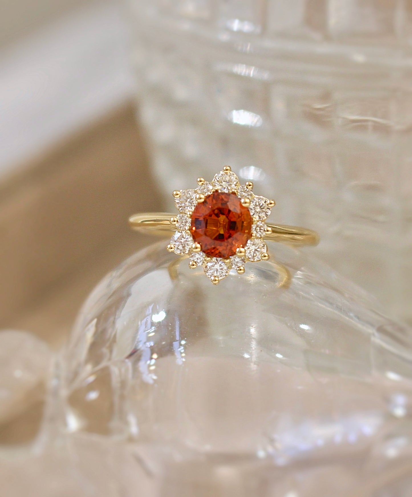 bague marguerite grenat spéssartite - diamants alternés - monture en or jaune