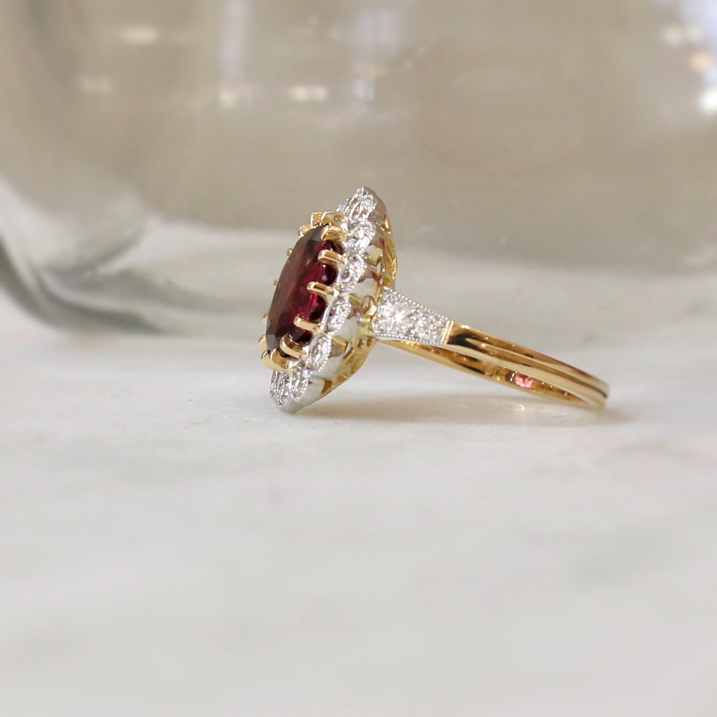 Bague Pompadour Rhodolite entourage diamants