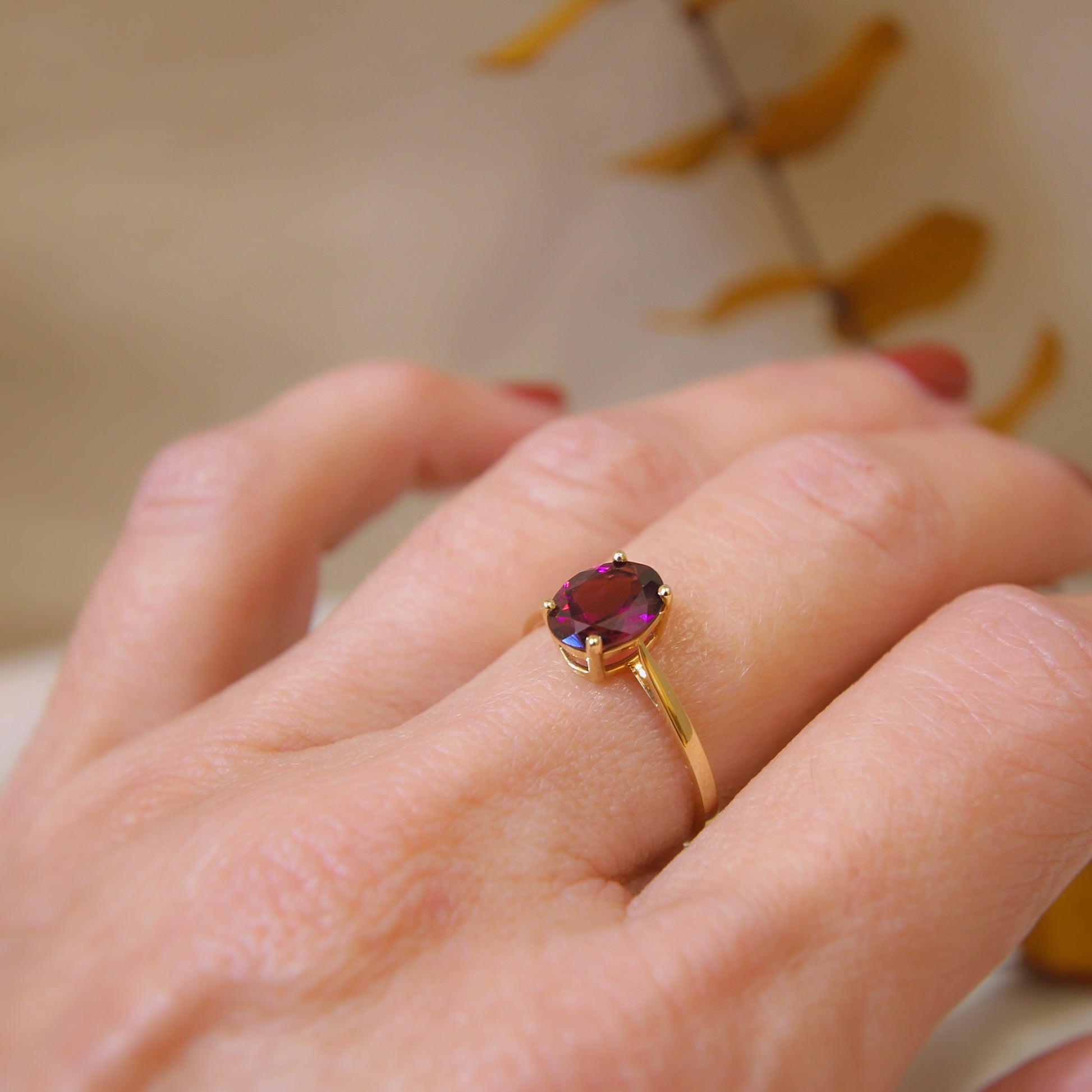 bague pierre de grenat rhodolite monture en or jaune