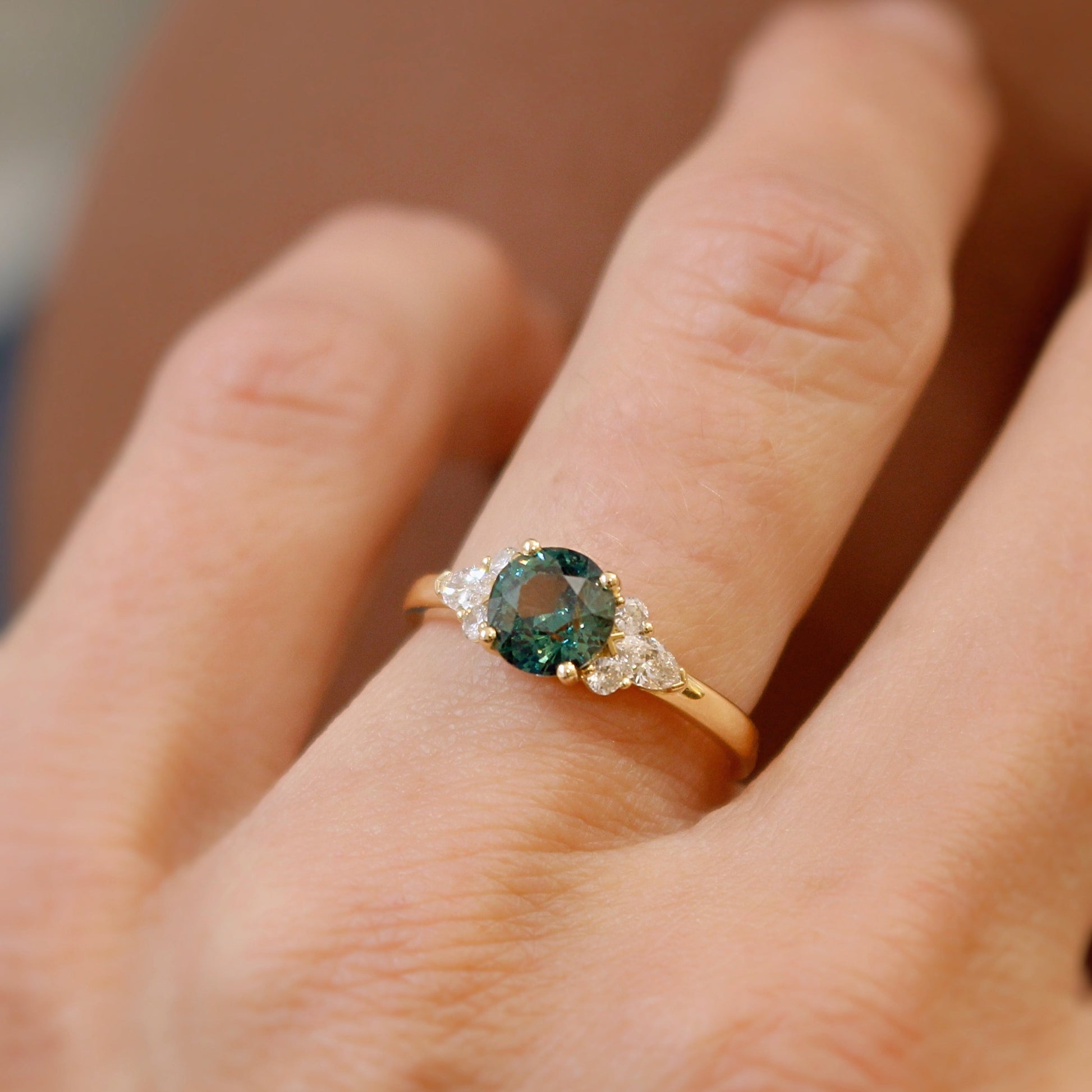 RARE !! SAPHIR BLEU VERT D'AUSTRALIE : 4.2 mm x 2.7 mm ★★ p446.129t RARE !! SAPHIR BLEU VERT D'AUSTRALIE : 4.2 mm x 2.7 mm ★★ p446.129t