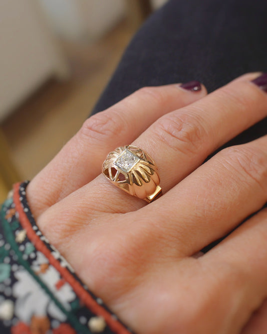 bague tank forme dome-seti d'un diamant 0,23 carat.