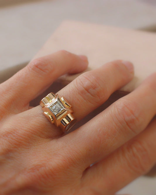 bague tank des
annees 40 en or rose avec diamant