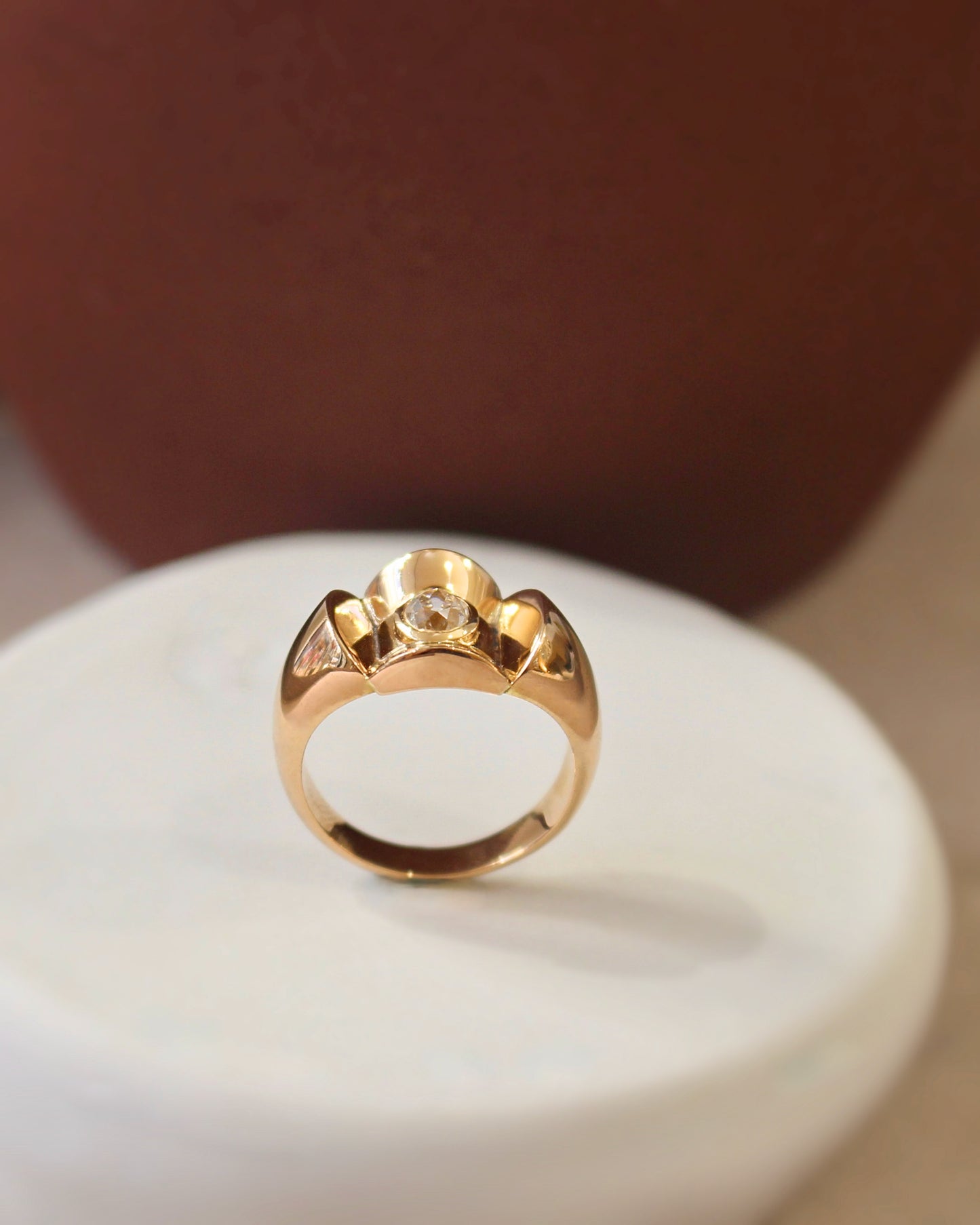 bague tank diamant central taille ancienne sur une monture en or rose