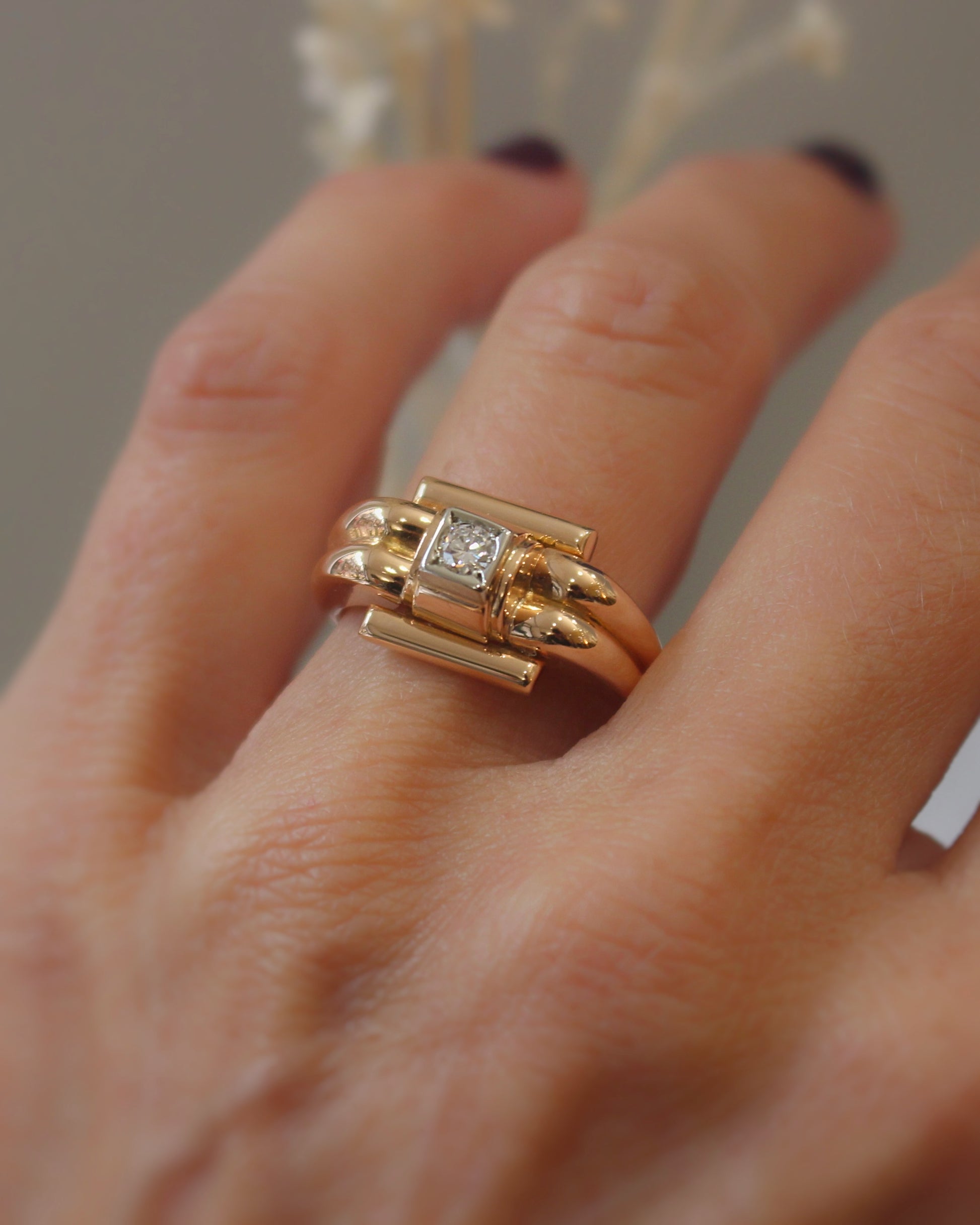bague tank à motifs géométriques en or rose et diamant