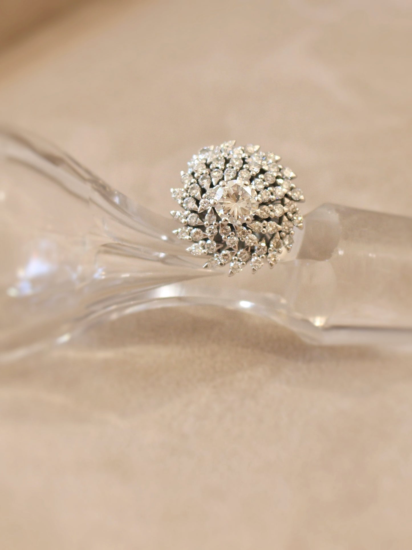 Bague cocktail ancienne diamants or blanc 18k
