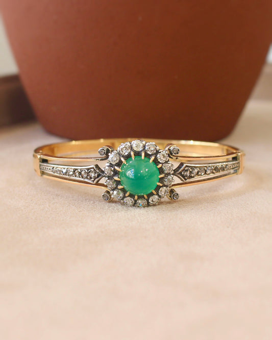 bracelet ancien fin 19ème siècle orné d'une chrysoprase entourée de diamants- jonc ouvrant en or rose et argent