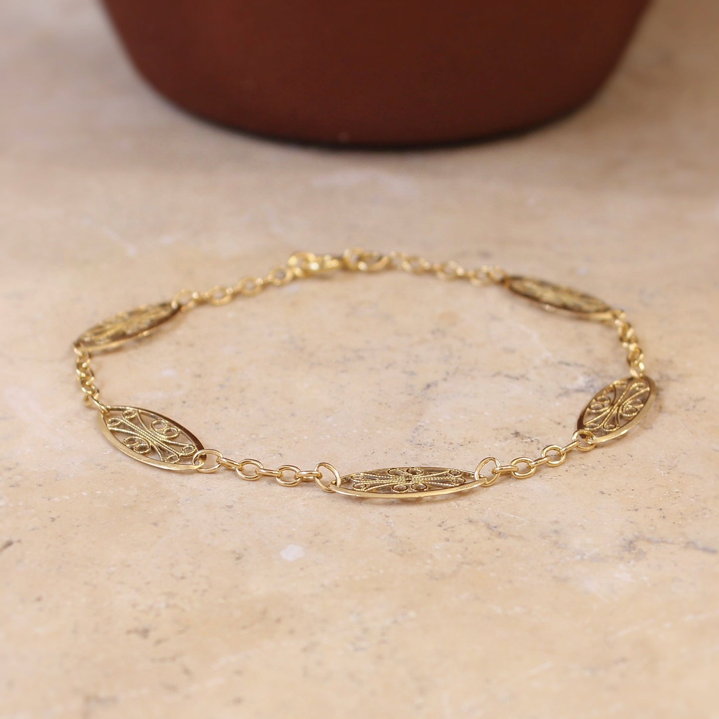 bracelet en or vintage - les mailles de ce bracelet sont filigranées et de forme ovale
