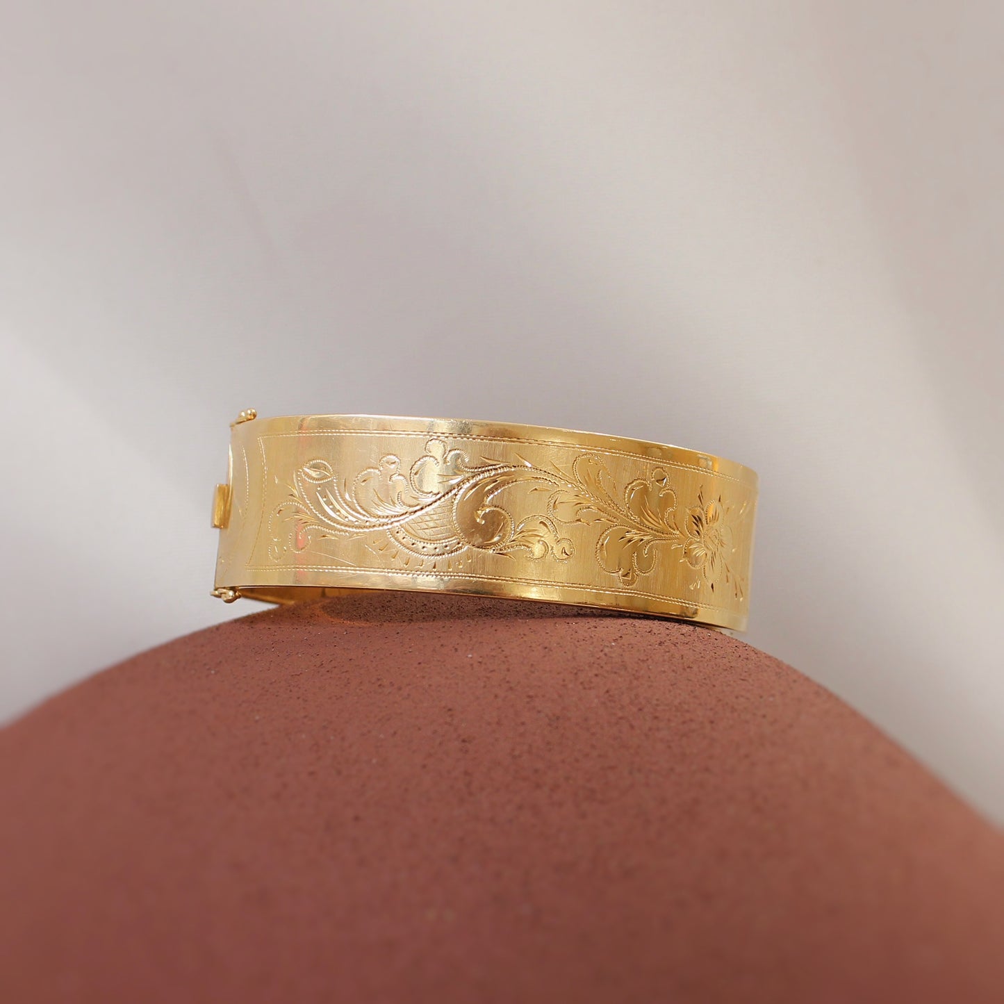 bracelet ancien début 20ème en or jaune 18K- système ouvrant à cliquet