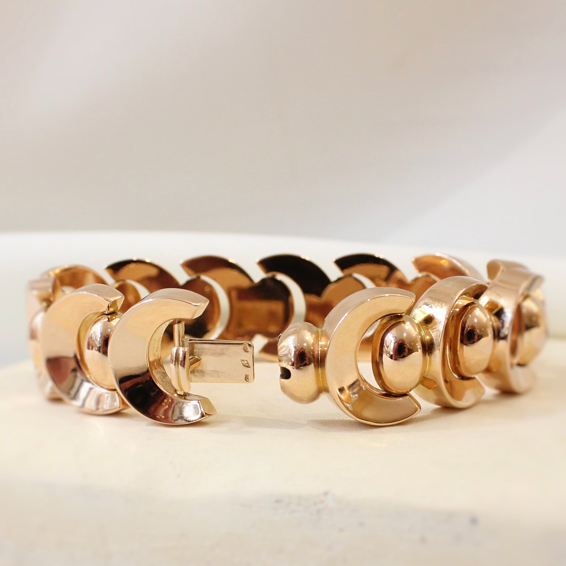 Bracelet ancien en or rose -maillons articulés-fermoir à cliquet