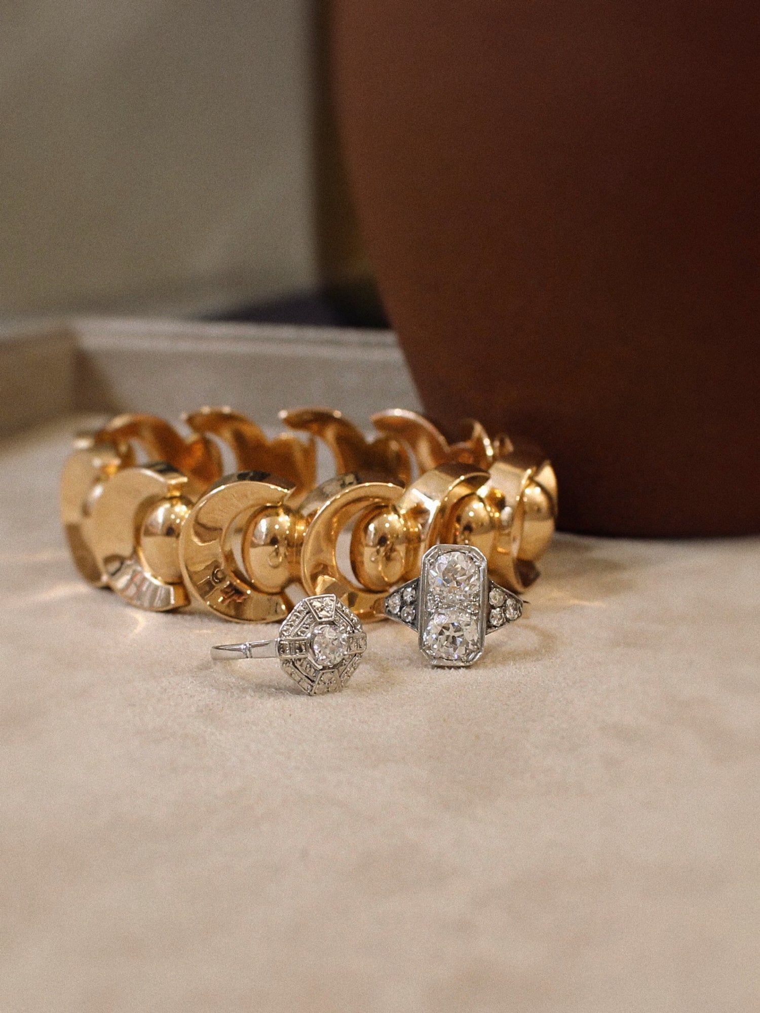 Découvrez notre collection de bijoux anciens-bagues et bracelets tank-Bijoux art déco- la bijouterie Ballanger est spécialiste du bijou ancien 1989