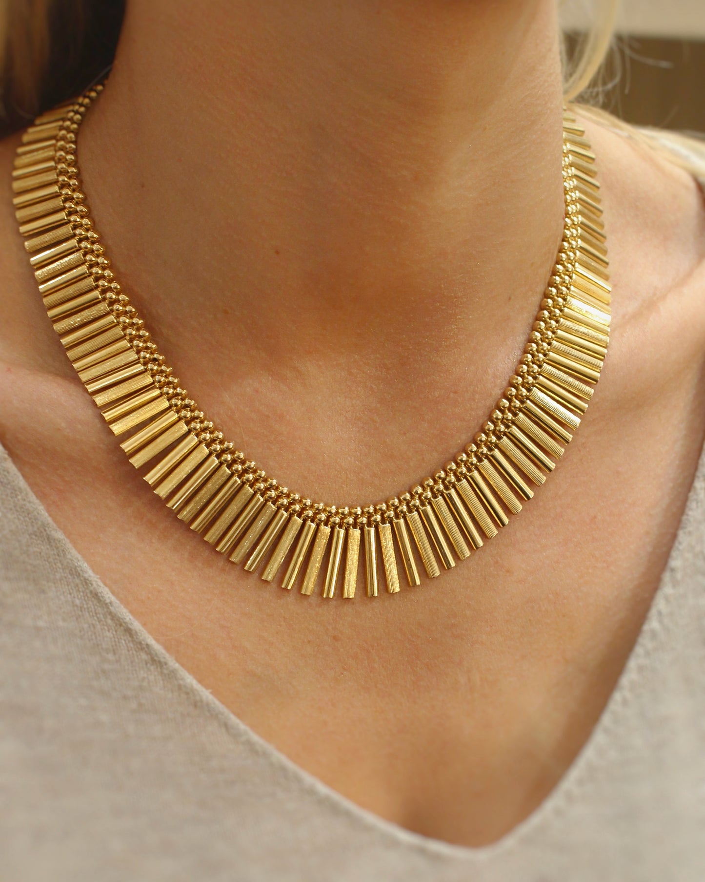 collier ancien pour femme en or jaune 18k- collier draperie - éléments de tubes et billes d'or disposé en chute