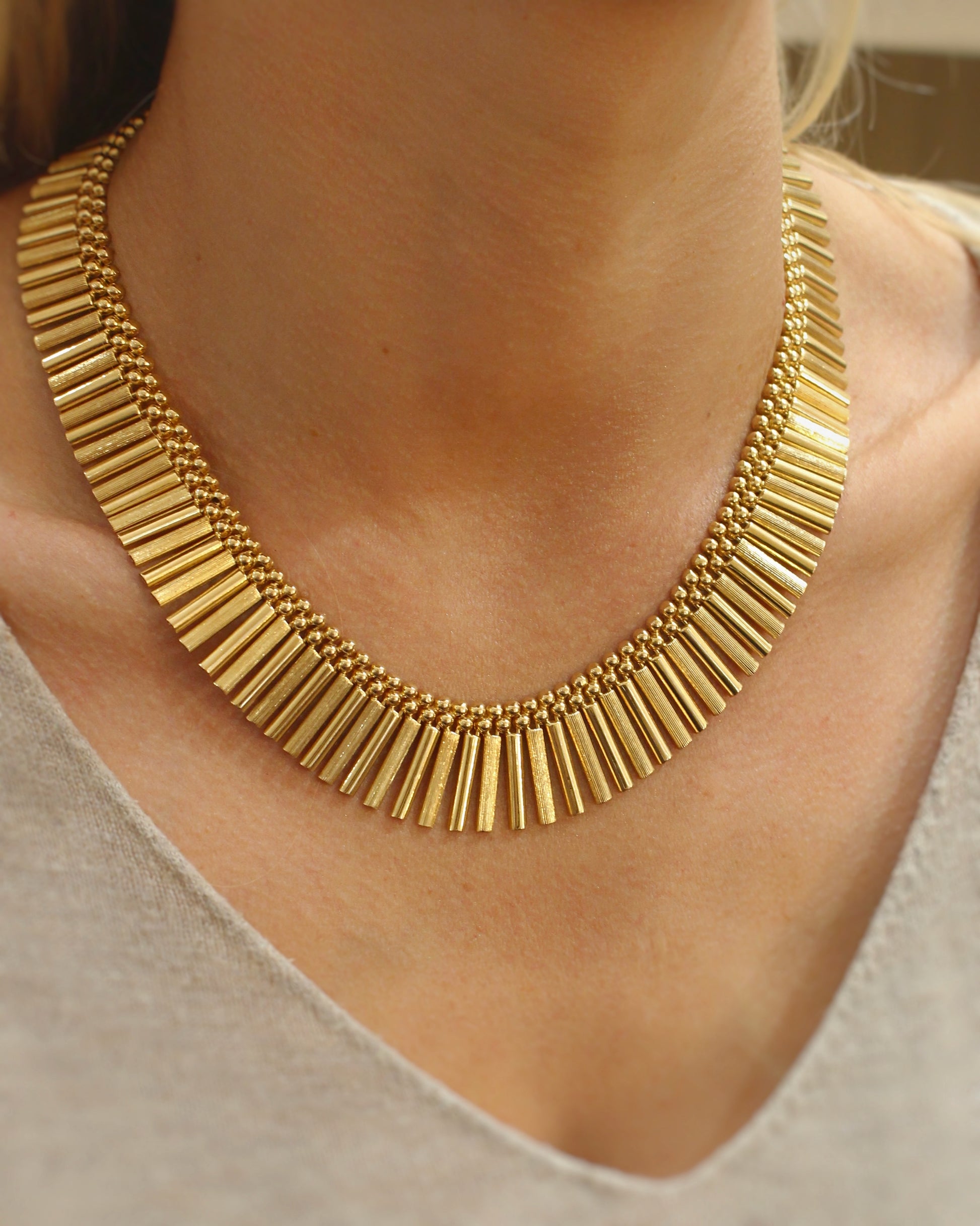 collier ancien pour femme en or jaune 18k- collier draperie - éléments de tubes et billes d'or disposé en chute