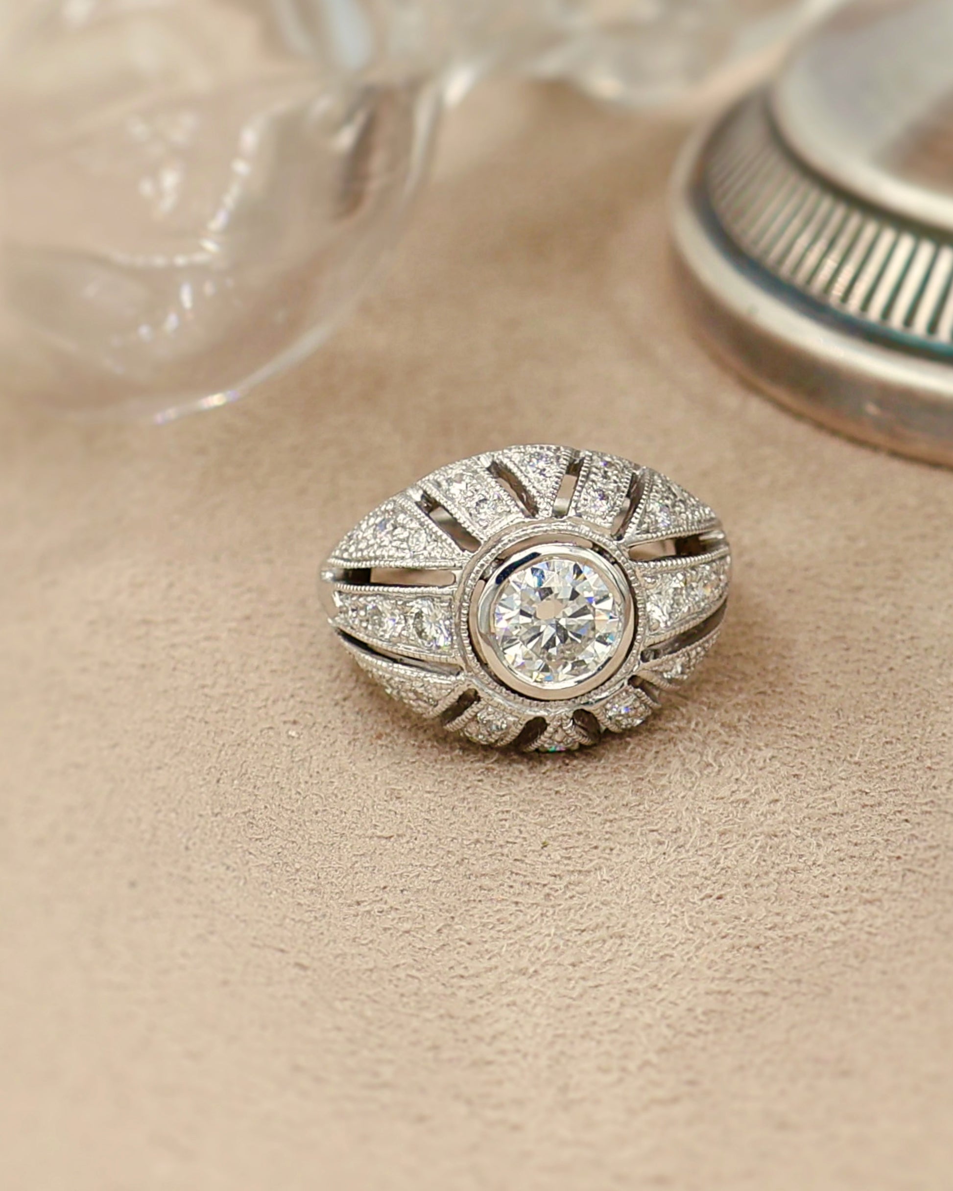 création bague art déco-or blanc et diamants-monture forme dôme