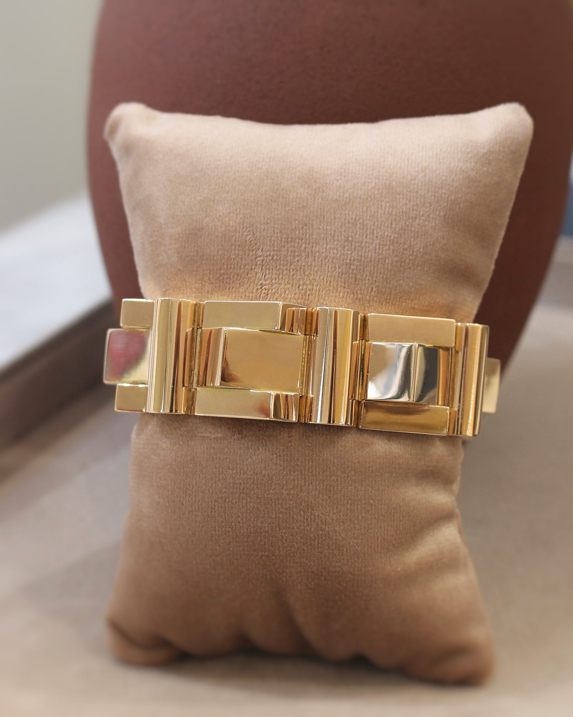 gros bracelet tank des années 40 en or rose 18k