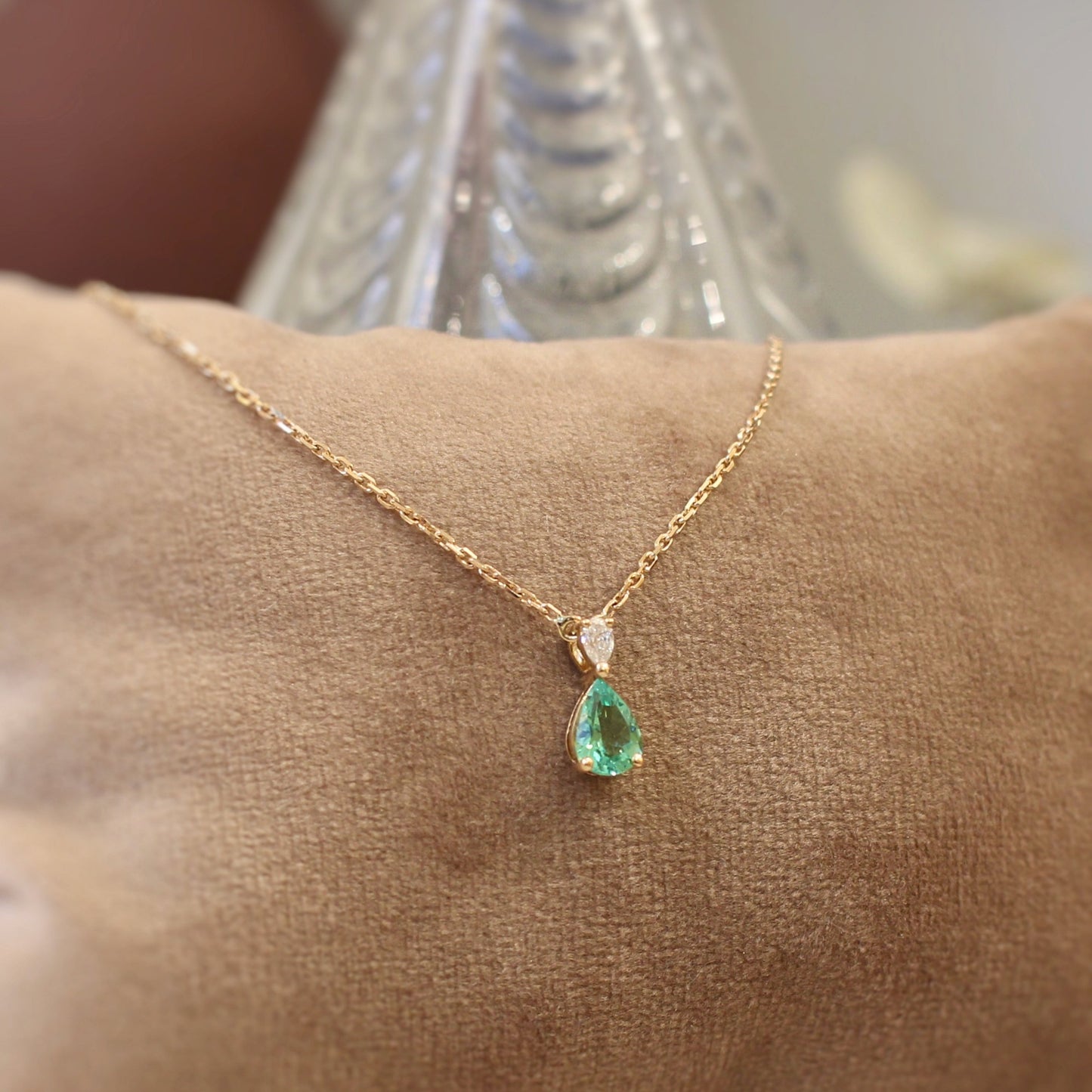 tourmaline verte taille poire et un diamant poire sur une chaine en or rose 18K - collier pendentif pour femme