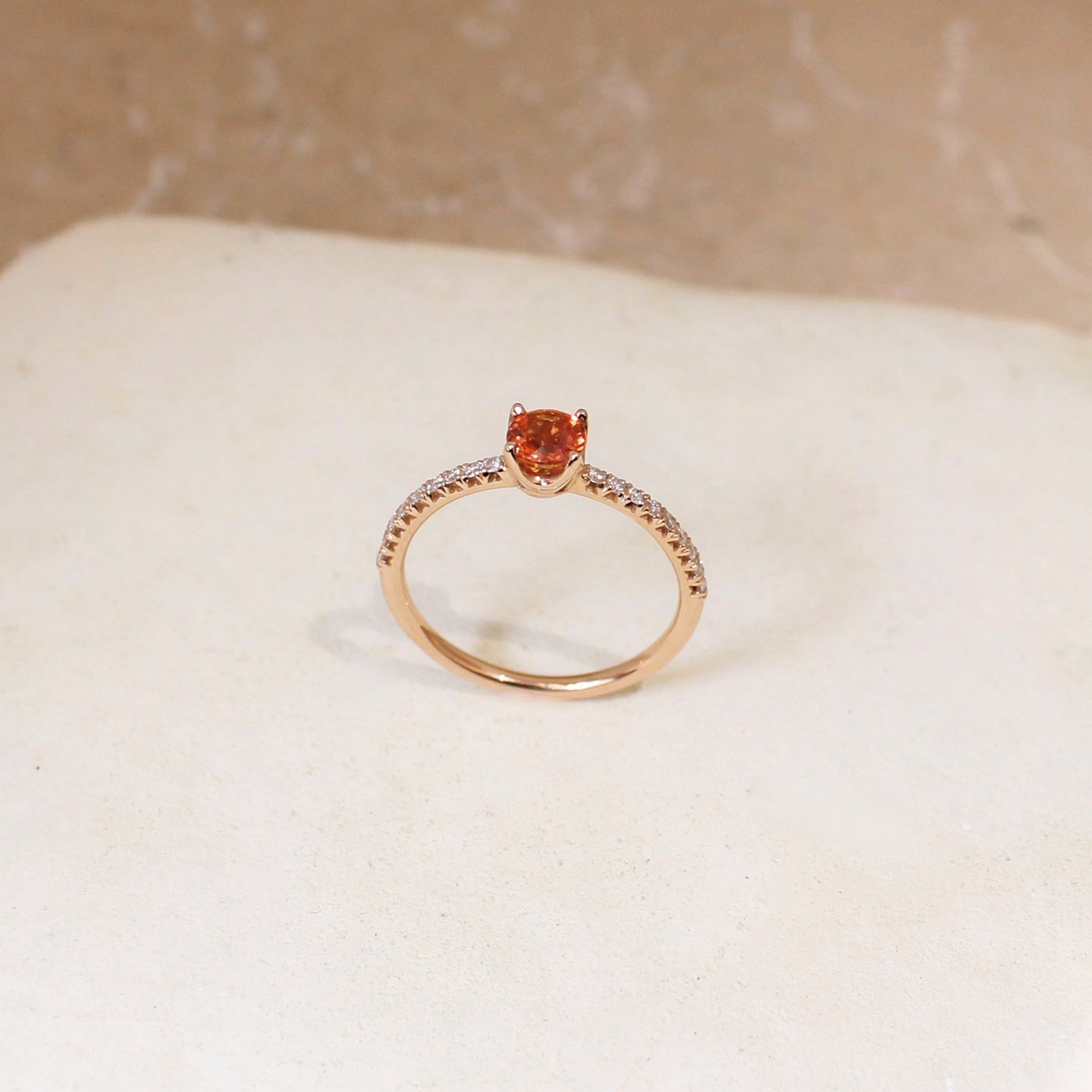 Bague solitaire Saphir orange et diamants – bijouterieballanger