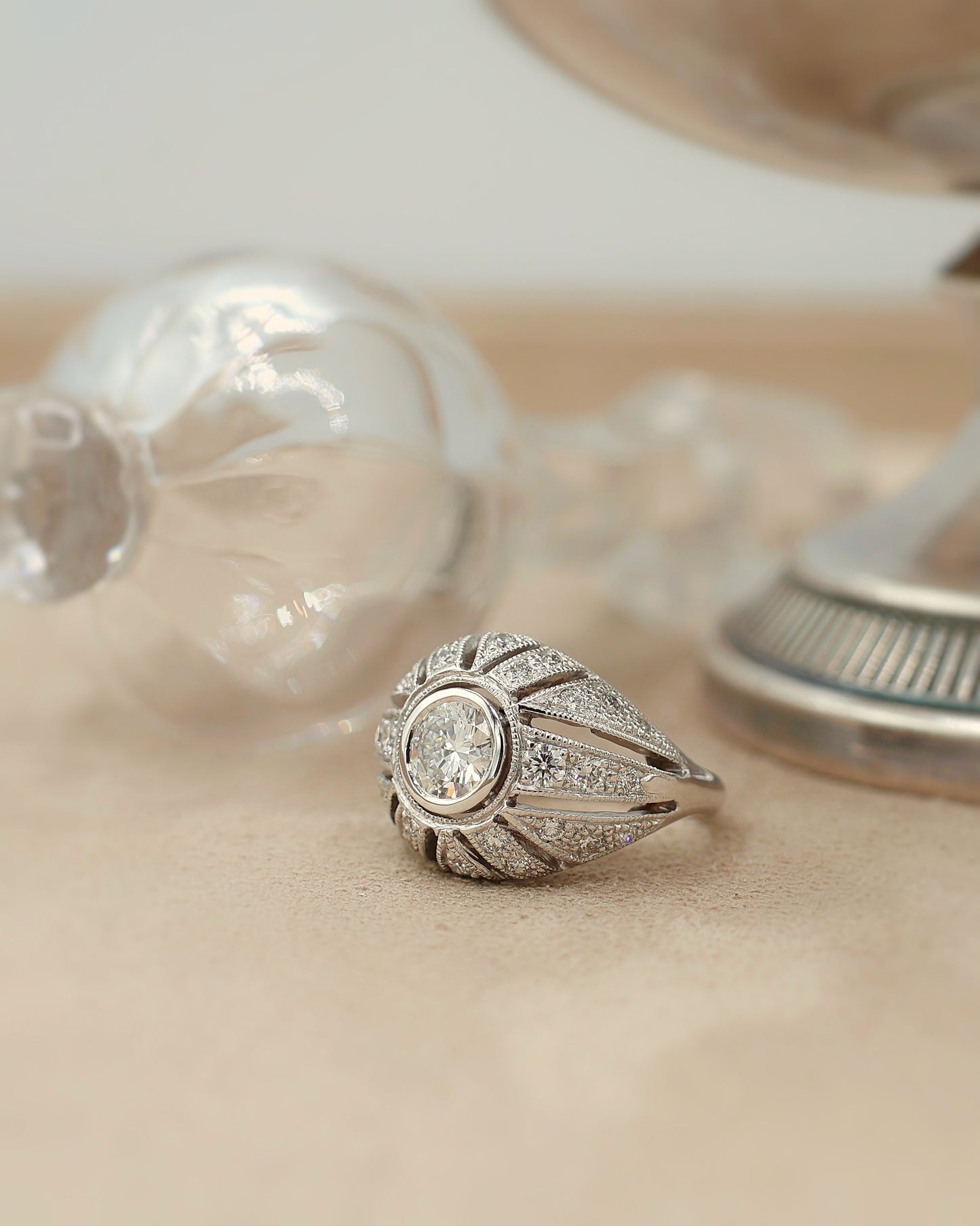 bague dôme esprit art déco-en or banc et diamants