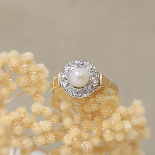 Bague perle et entourage de diamant sertissage platine et anneau en or jaune