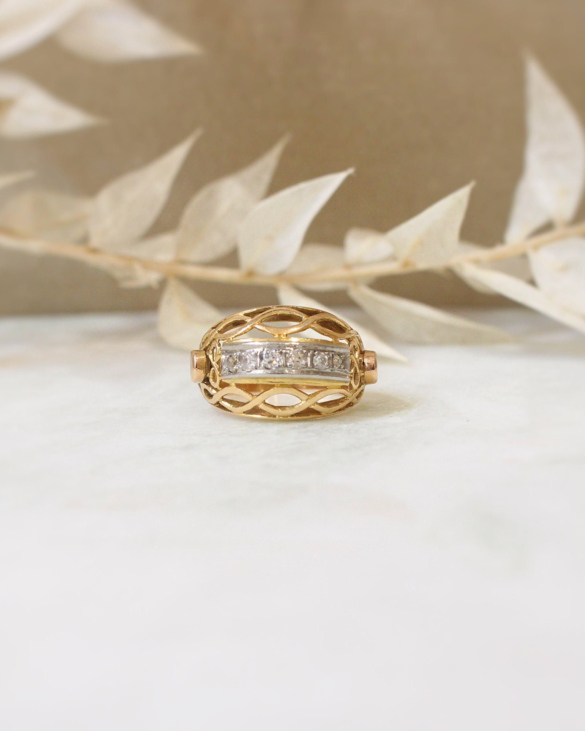 bague tank ouvragée ligne de 6 diamants sertis sur platine 
