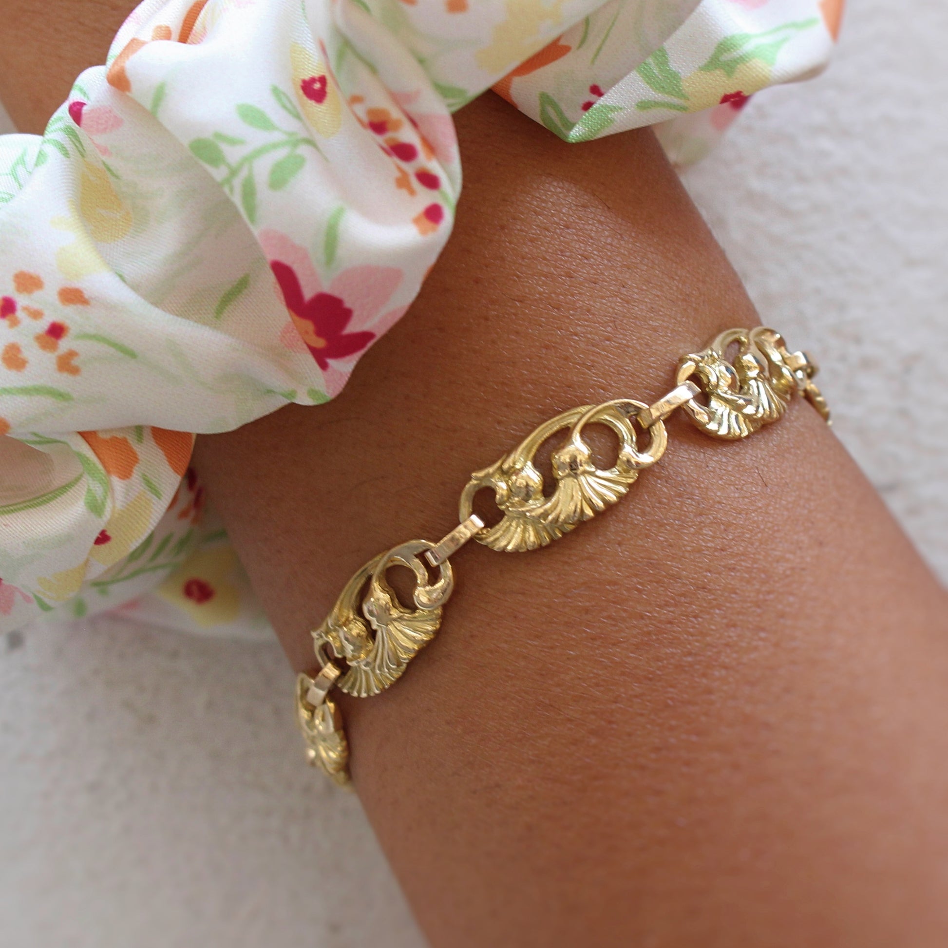 Bracelet ancien à motifs floraux en or jaune 18k/époque art nouveau