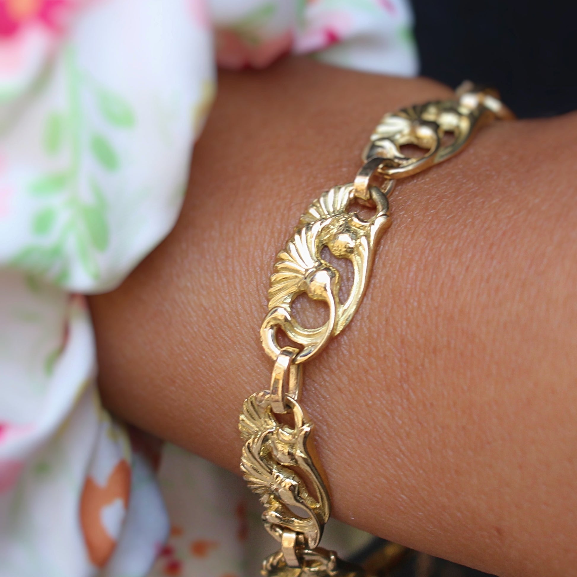 Bracelet en or jaune pour femme, époque art nouveau/motifs floraux