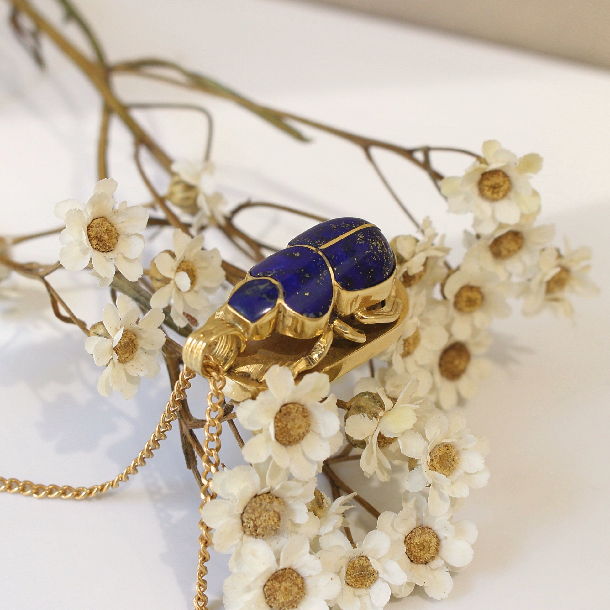 Pendentif scarbée en or jaune et lapis lazuli/ bijou ancien/ pendentif pour collier