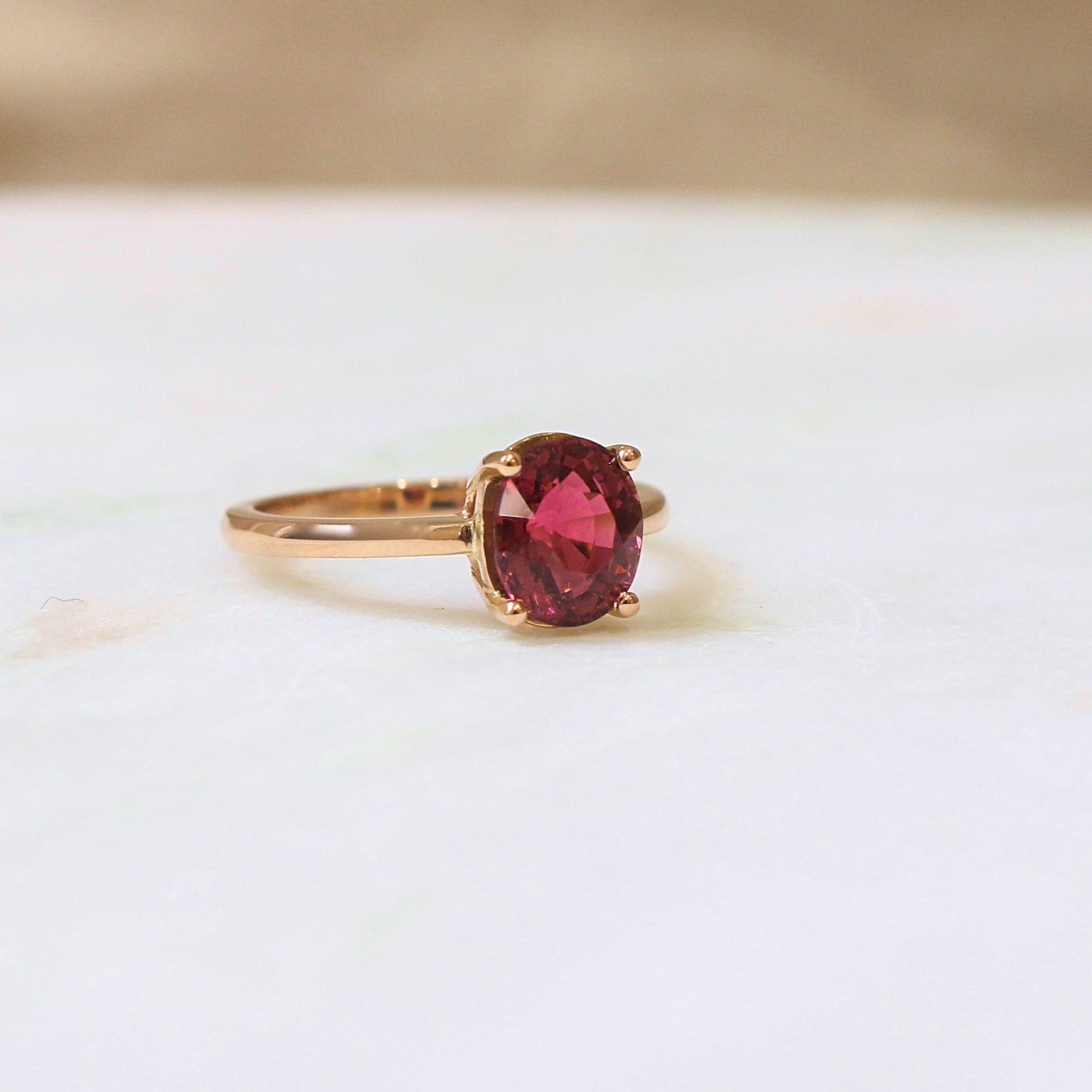 Solitairetourmalinecouleurframboise_ensertigriffes_montureenorrose