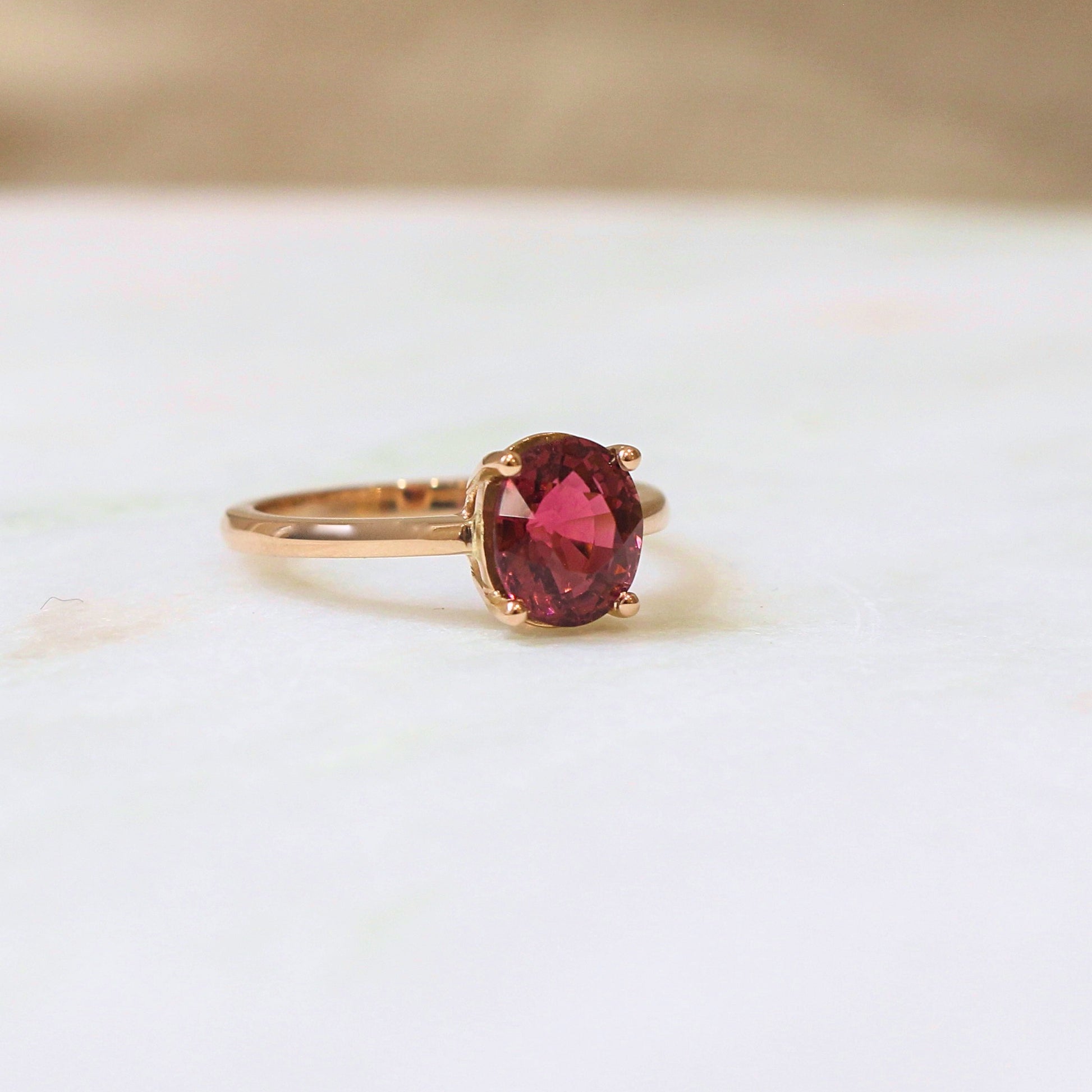 Solitairetourmalinecouleurframboise_ensertigriffes_montureenorrose