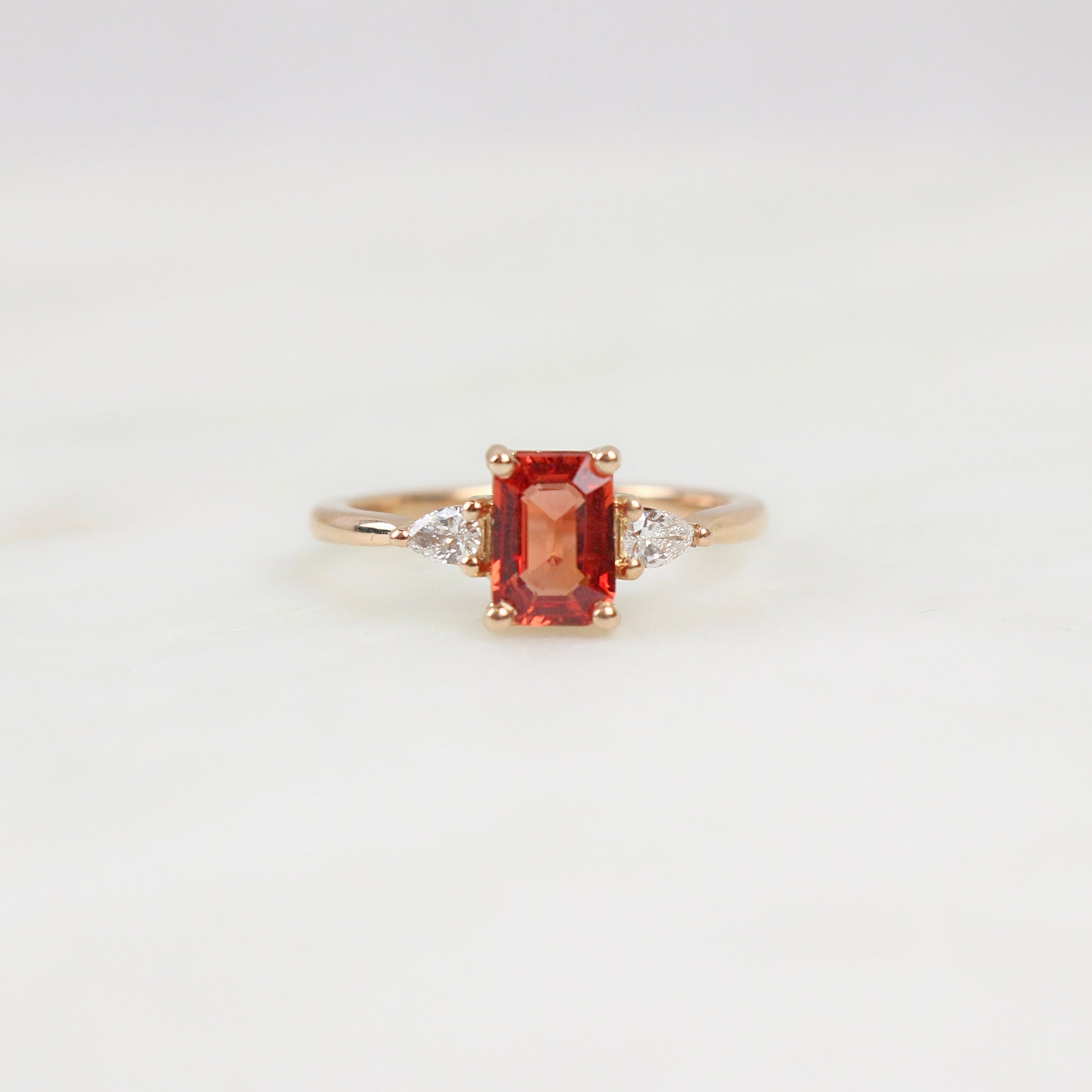 bague de fiancailles saphir orange et diamnats