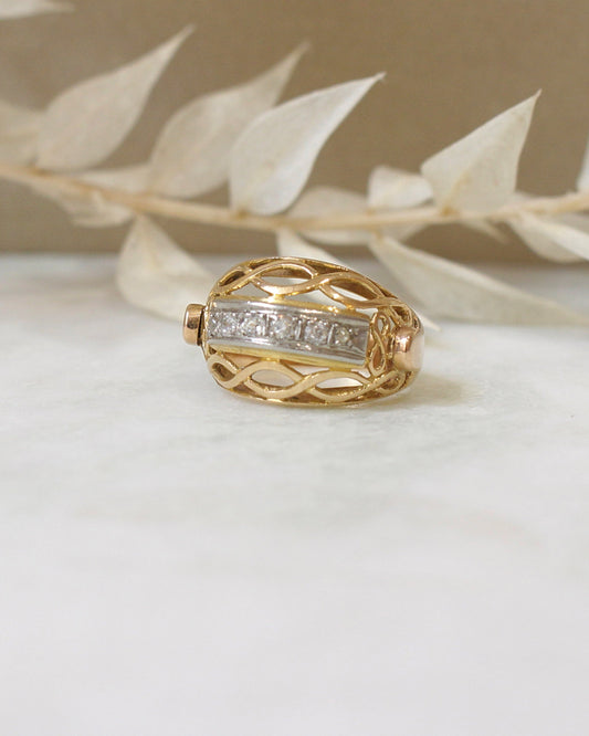 bague de style tank ouvragée en or rose et ligne de diamants