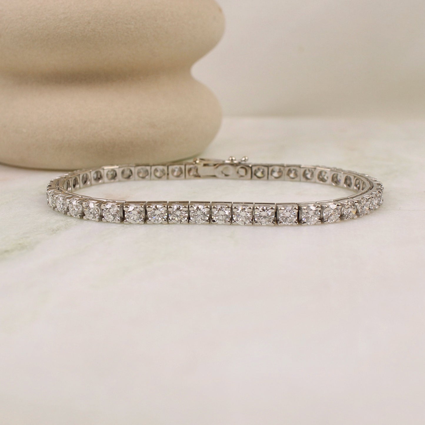 Bracelet tennis diamants/bracelet ligne de diamants sertis 4 griffes sur une monture en or gris 18k