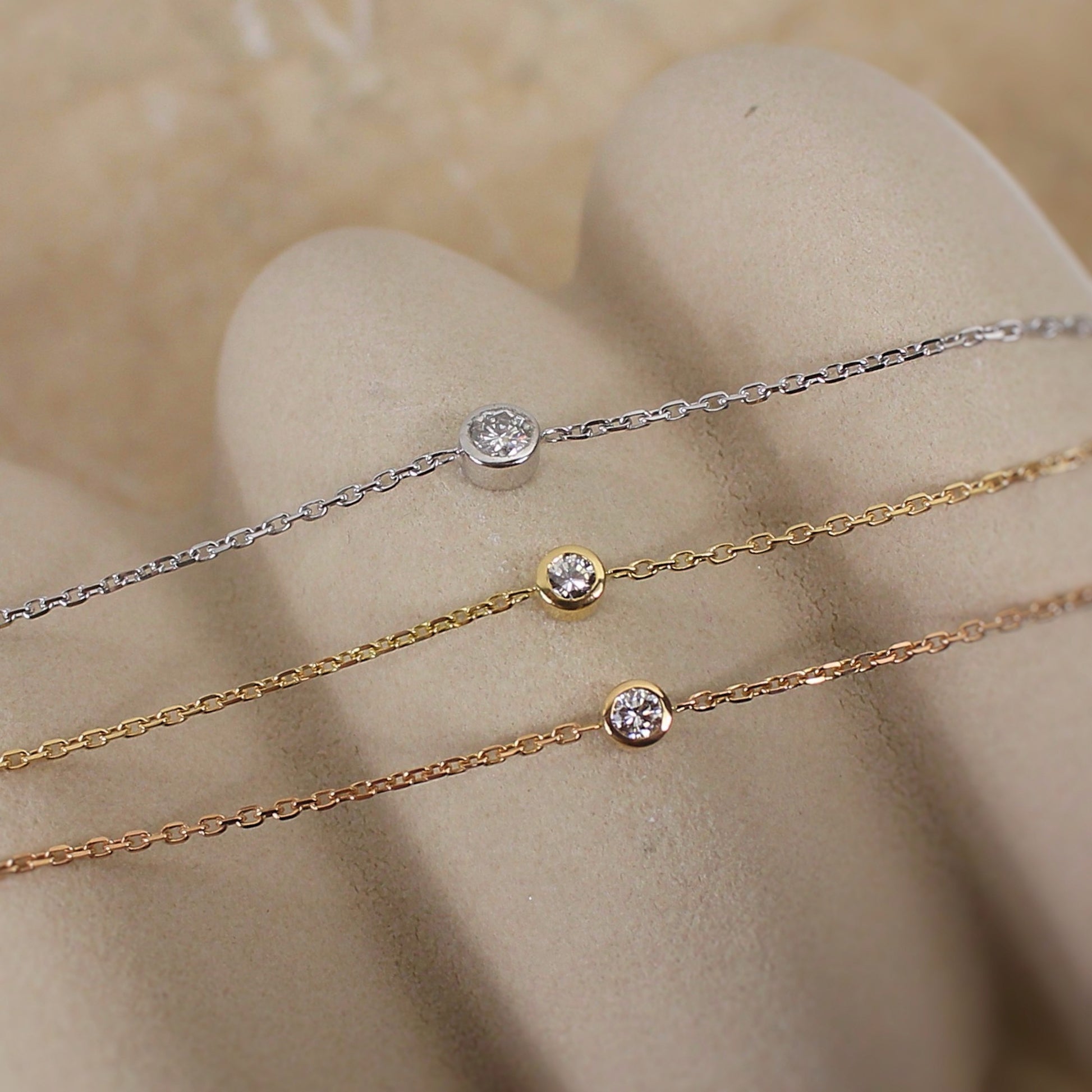 bracelet chaine et diamant en or et diamant en serti clos 